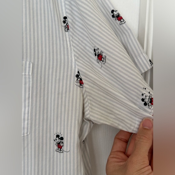 Mickey Mouse Disney button up shirt - Picture 5 of 9